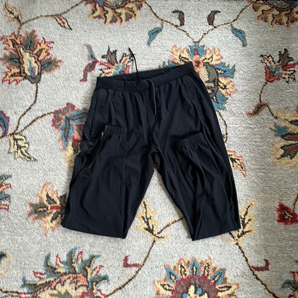 Lululemon Joggers. Size M - Picture 2 of 3